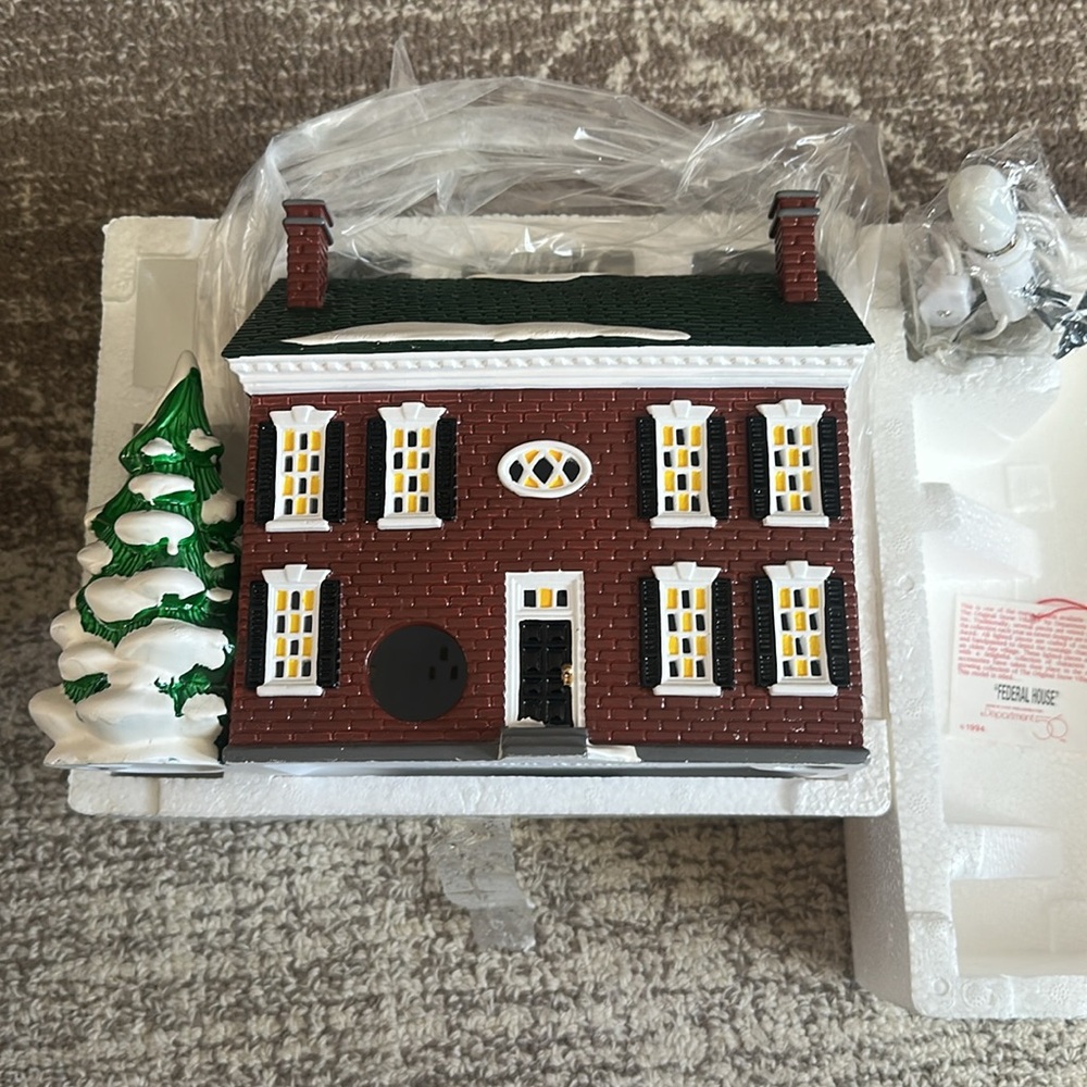 The original SNOW VILLAGE “Federal House’ 💥💥BRAND NEW💥💥 - Picture 3 of 3
